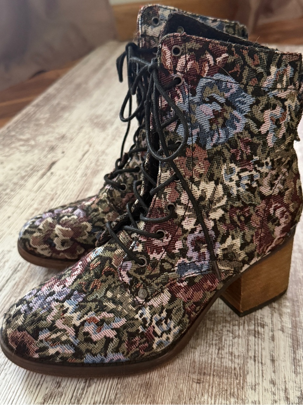 Vintage Floral Tapestry Lace-Up Boots - Picture 6 of 9
